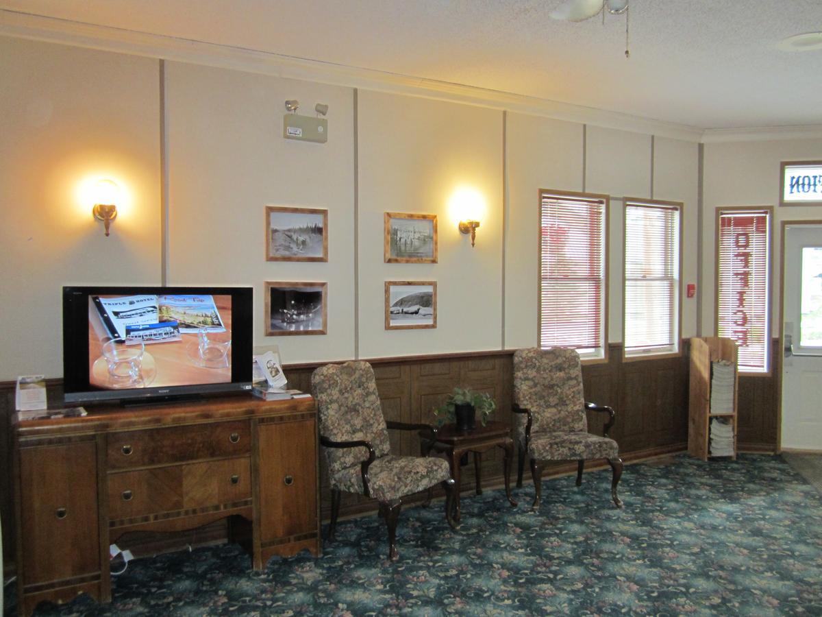 Triple J Hotel ドーソン・シティ エクステリア 写真