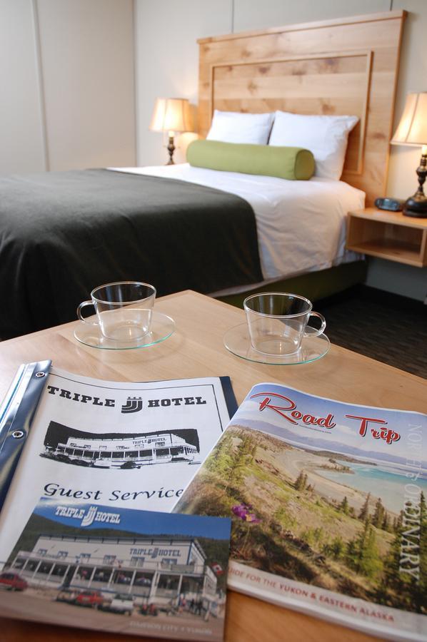 Triple J Hotel ドーソン・シティ エクステリア 写真