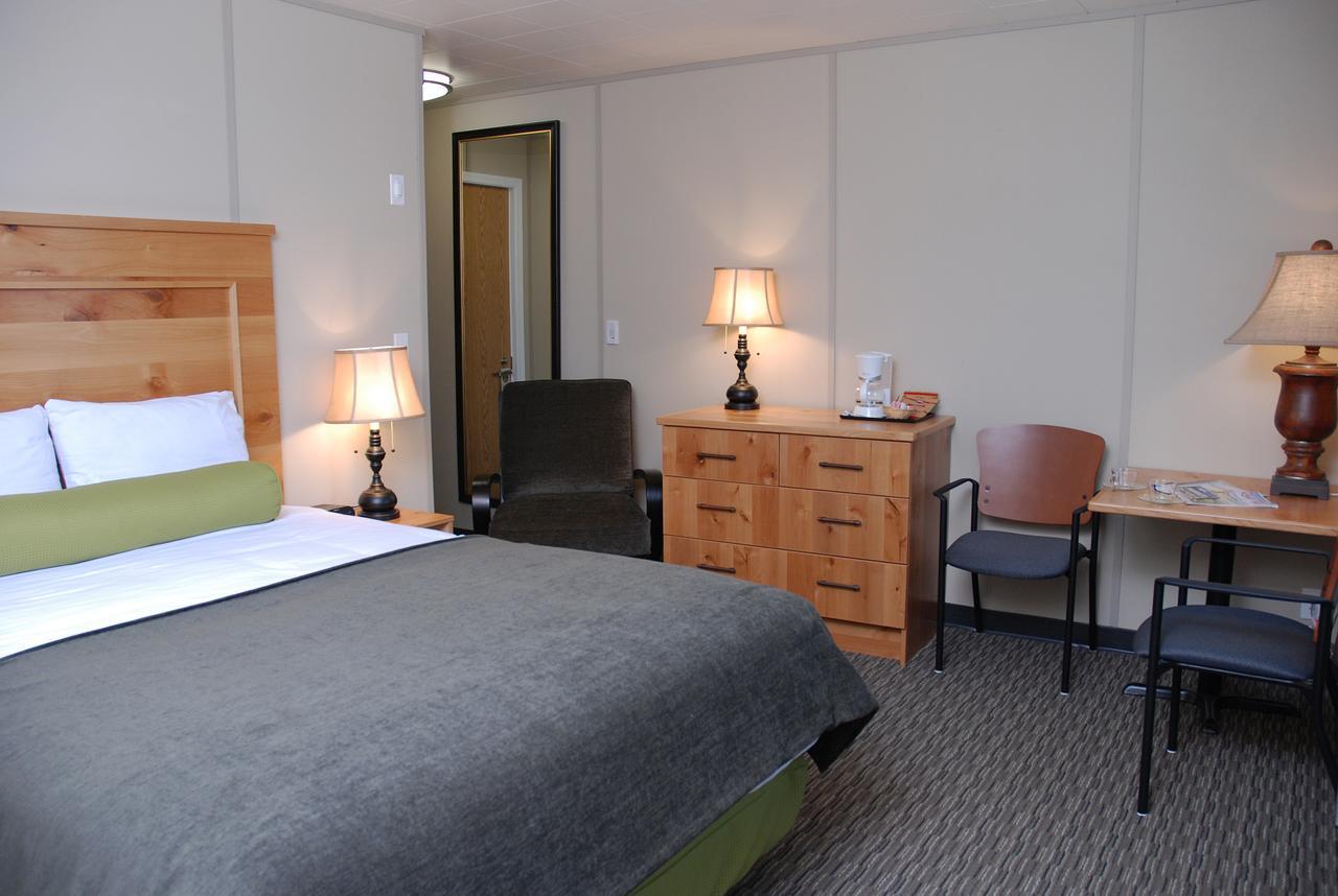 Triple J Hotel ドーソン・シティ エクステリア 写真