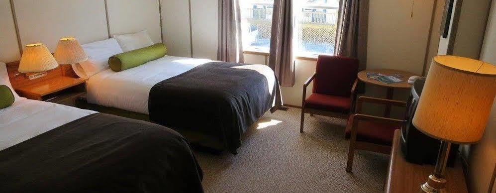 Triple J Hotel ドーソン・シティ エクステリア 写真