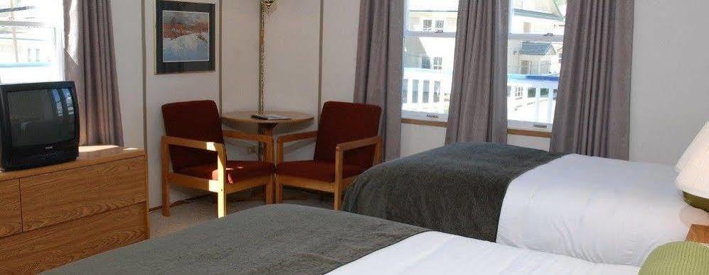 Triple J Hotel ドーソン・シティ エクステリア 写真