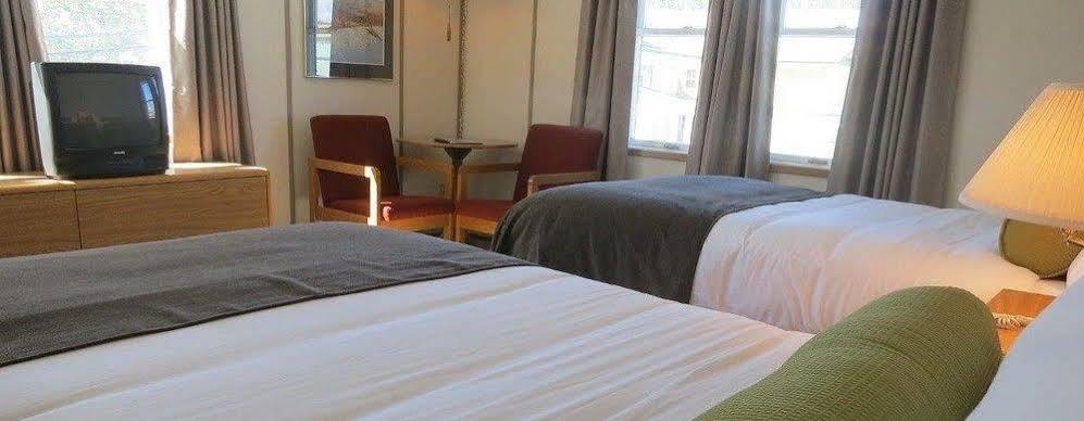 Triple J Hotel ドーソン・シティ エクステリア 写真