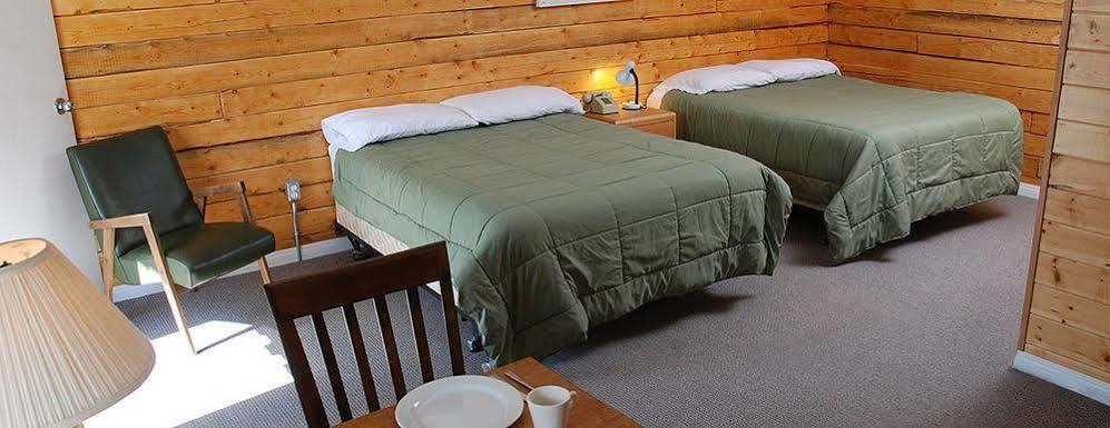 Triple J Hotel ドーソン・シティ エクステリア 写真