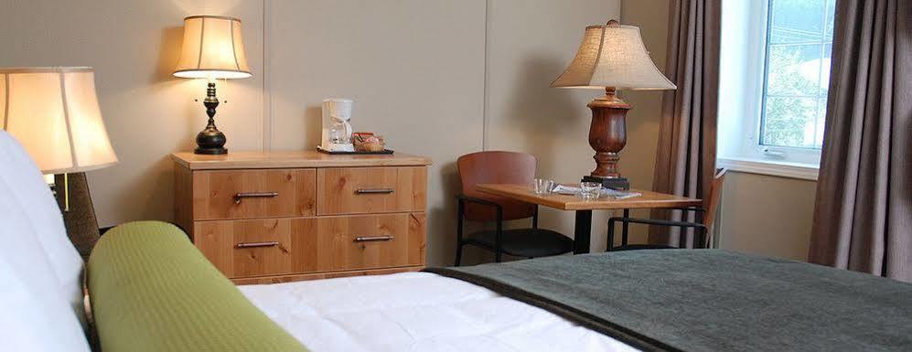 Triple J Hotel ドーソン・シティ エクステリア 写真
